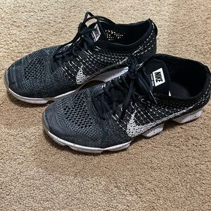 Nike flyknit zoom size 8